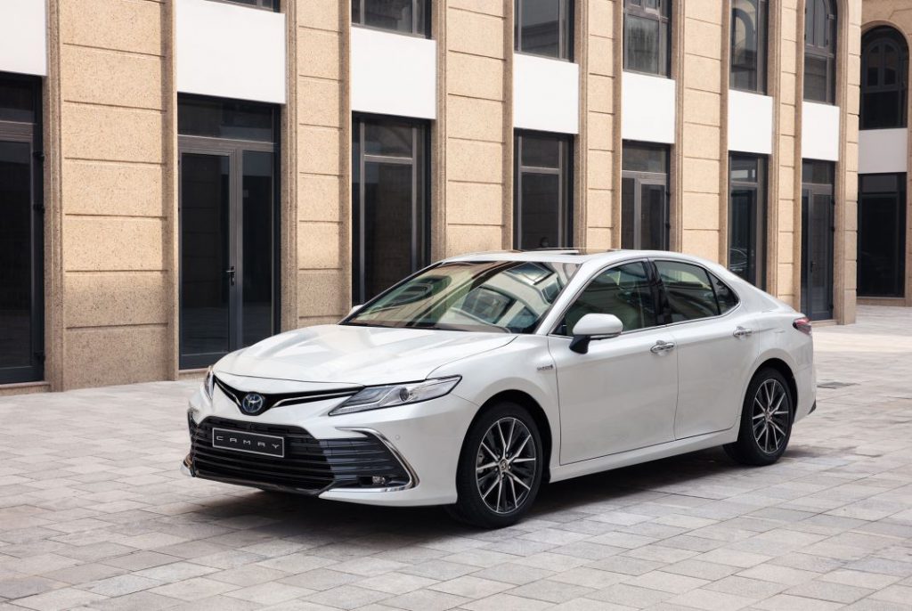 Toyota Camry là một trong những mẫu xe hơi nổi tiếng và có tuổi đời lâu nhất tại thị trường Việt Nam.
