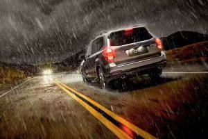 Kinh nghiệm để lái xe an toàn vào trời mưa bão