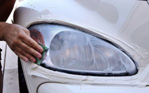 Sử dụng dung dịch tẩy rửa kính